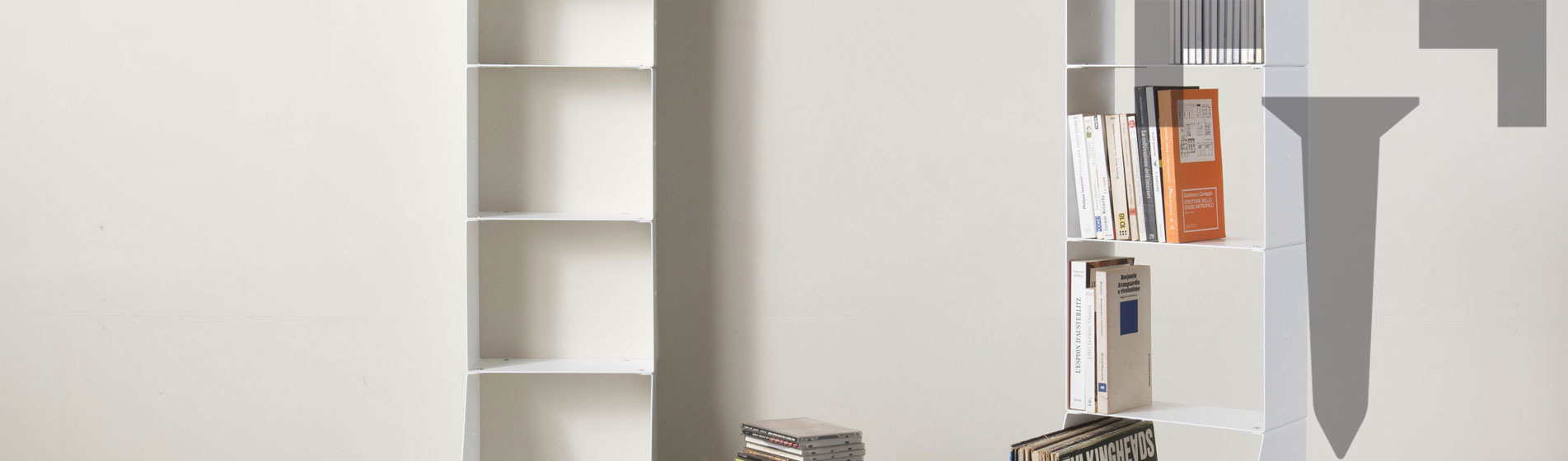 piccola libreria in ferro Milano