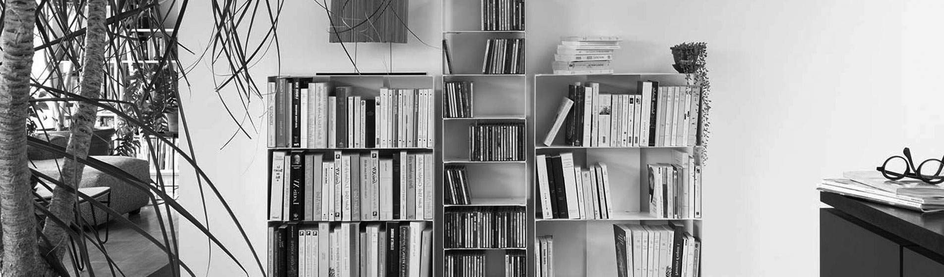 Piccola libreria a pavimento