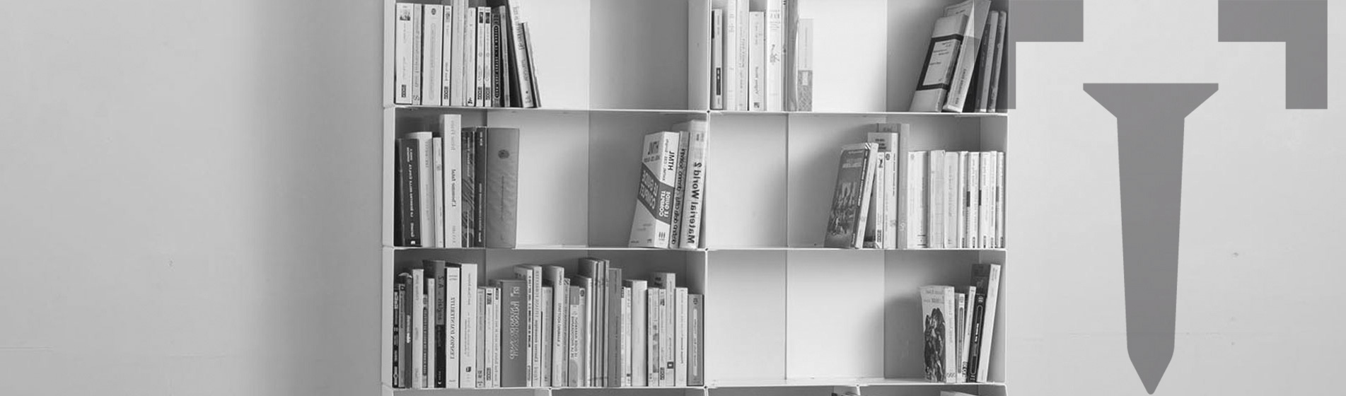 Piccola libreria in acciaio