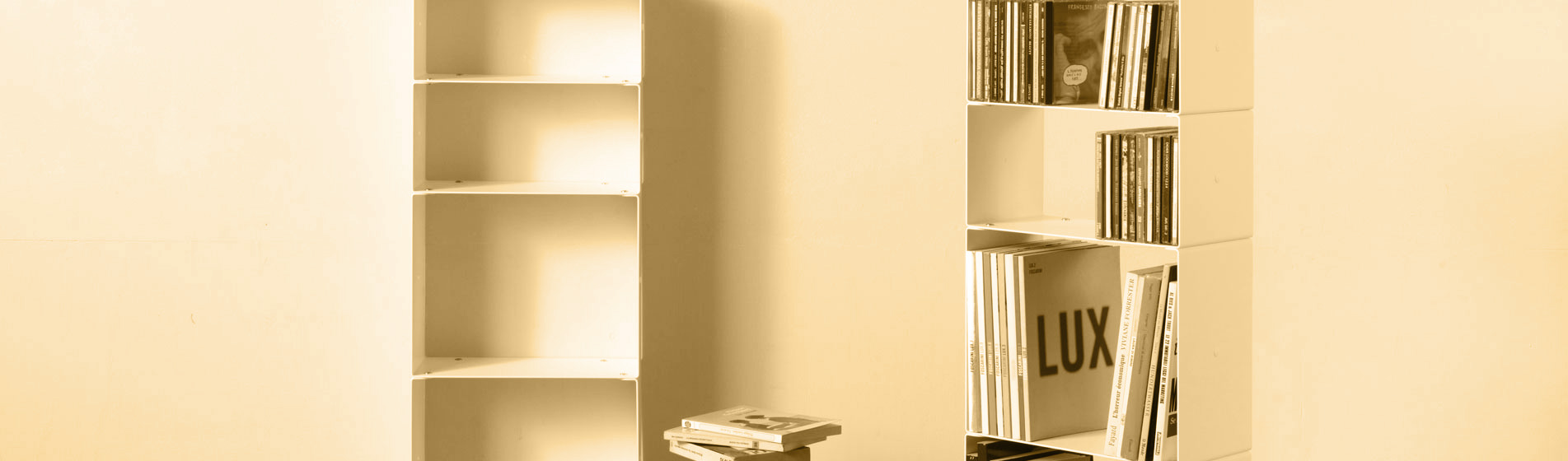 piccola libreria in acciaio Roma