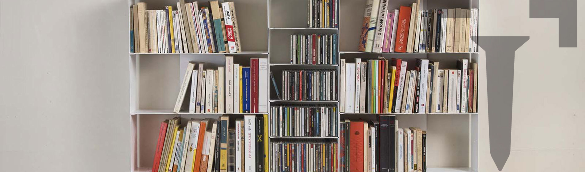Piccola libreria a pavimento