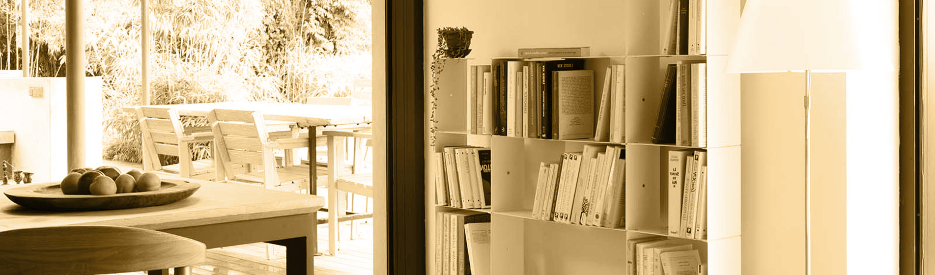 Piccola libreria in ferro