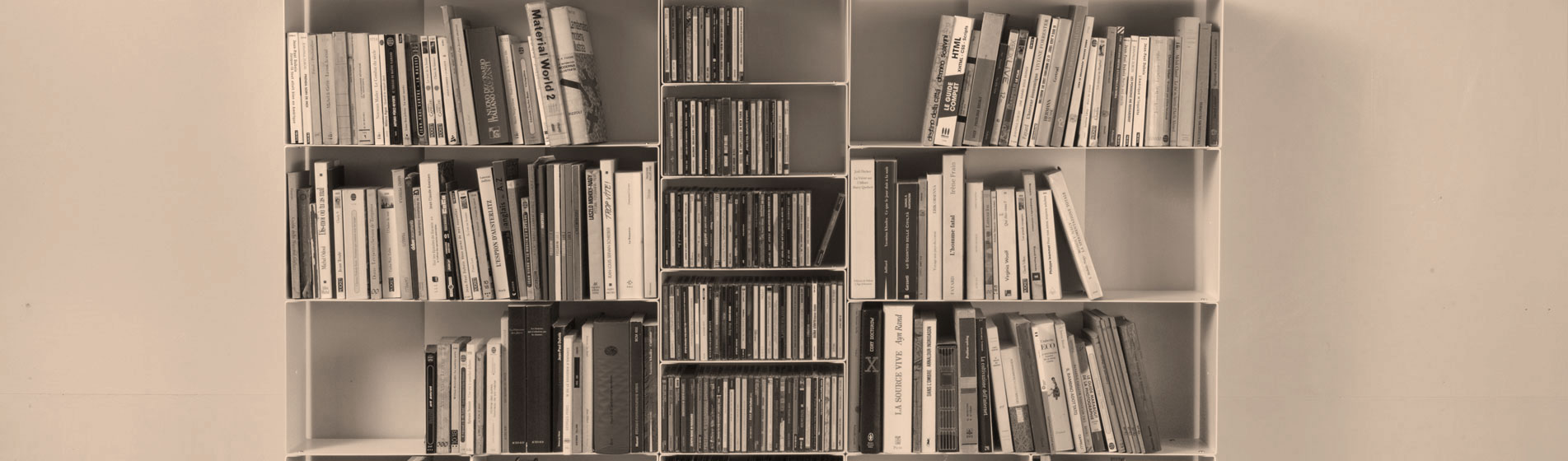 Piccola libreria da terra