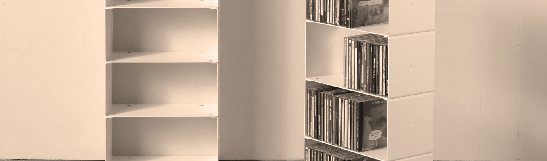 Piccola libreria in ferro