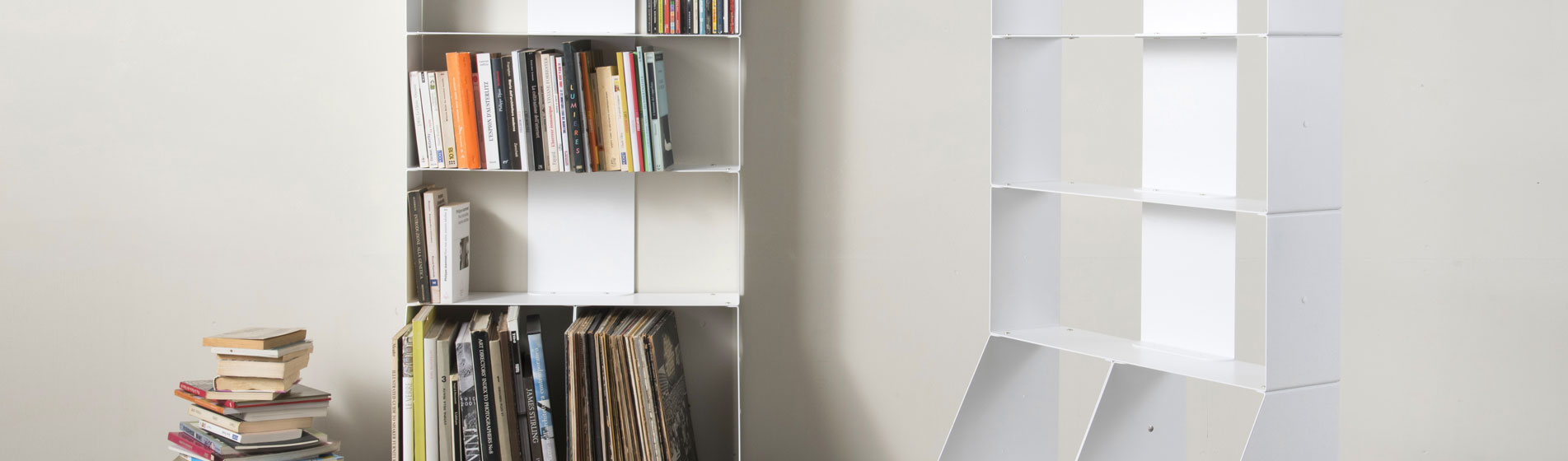 Mobiletto libreria in metallo