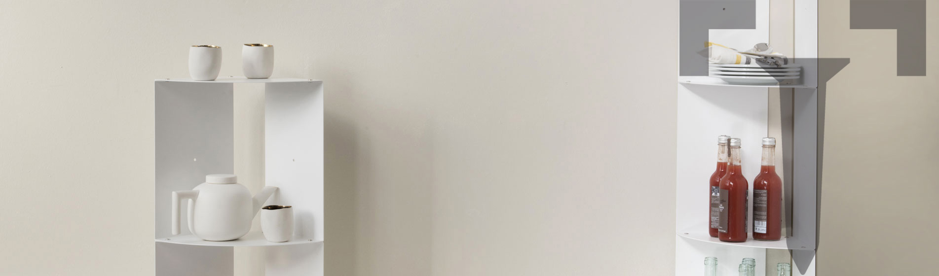 Piccola mensole angolari per il soggiorno
