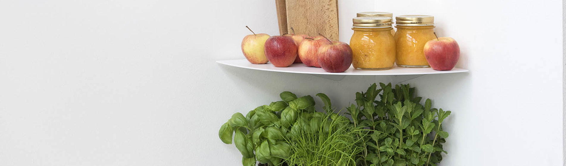 Mensola angolare per la sala da pranzo
