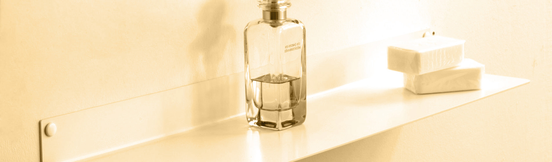 mobiletti mensole bagno in metallo Milano