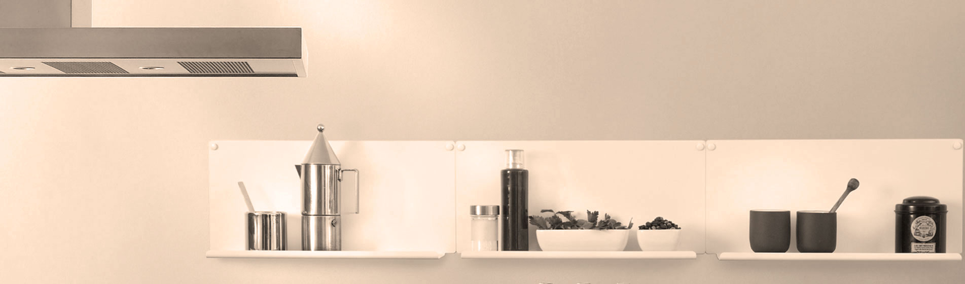 mobili mensole cucina a parete Milano
