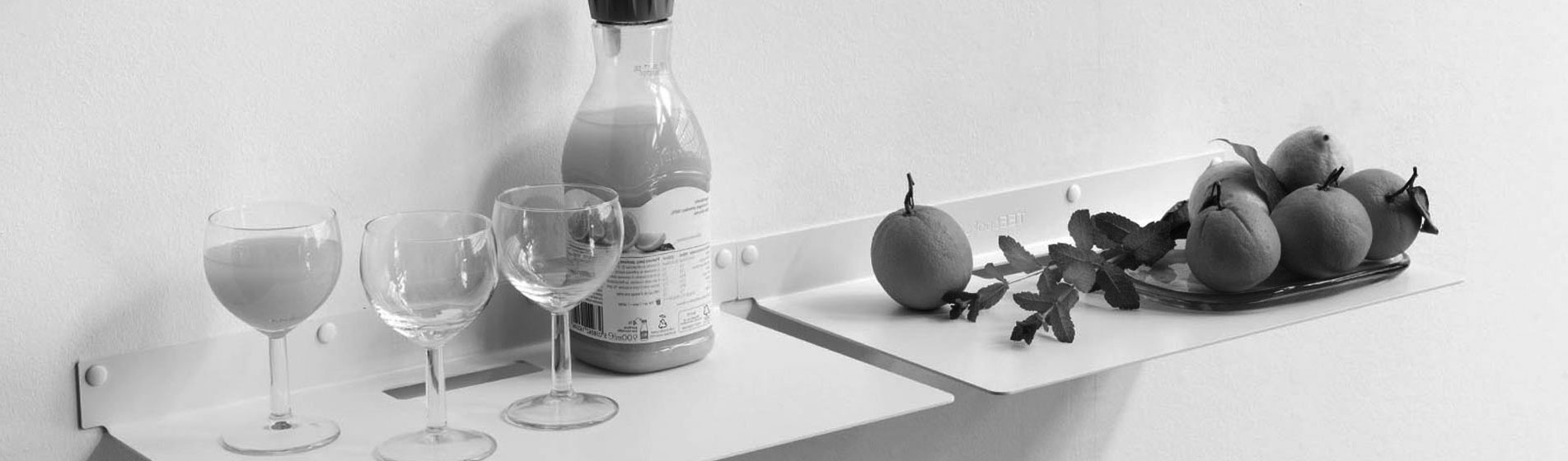 Mensole in cucina per la sala da pranzo
