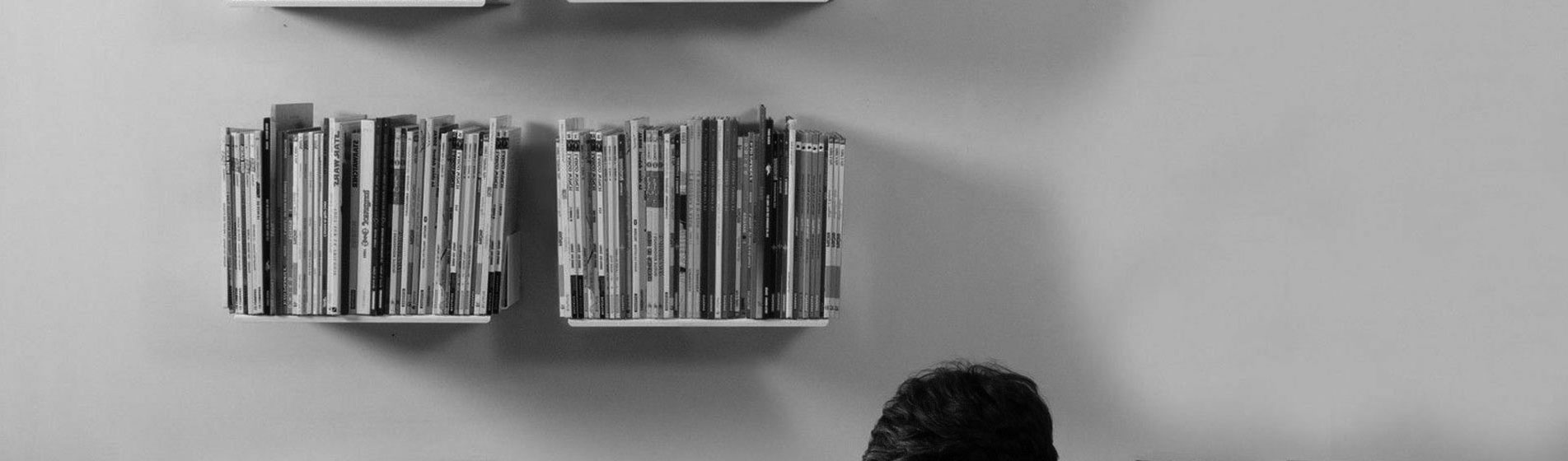 Piccola mensole libreria in acciaio